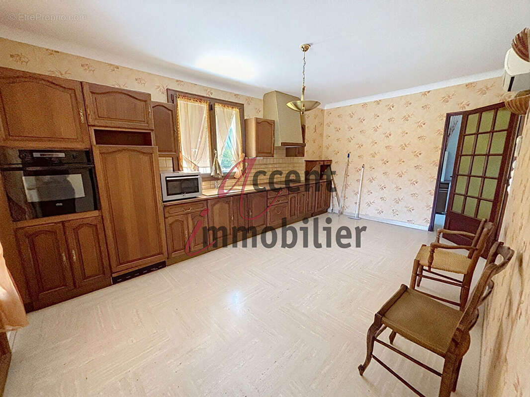 Grande maison familiale de 280 m² avec piscine sur 3 000 m² de terrain - photo 13