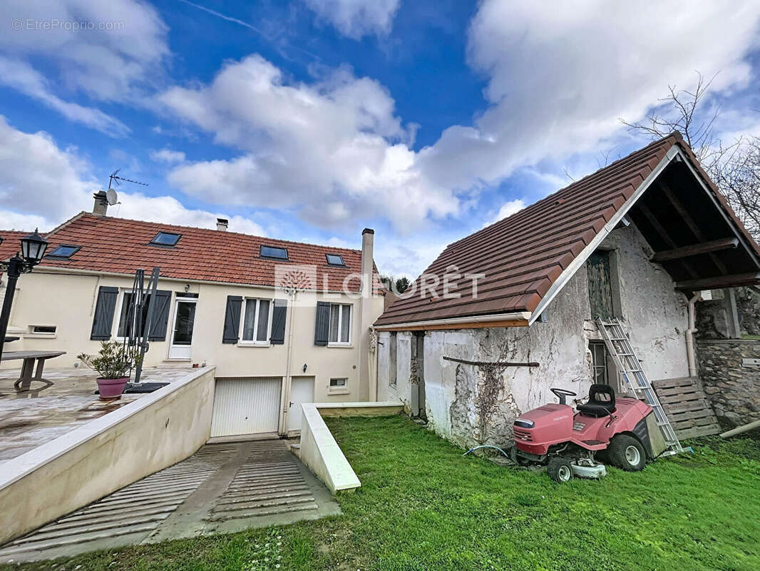 Maison à MORAINVILLIERS