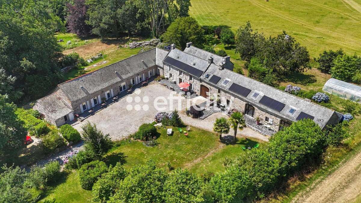 Maison à PLOMODIERN