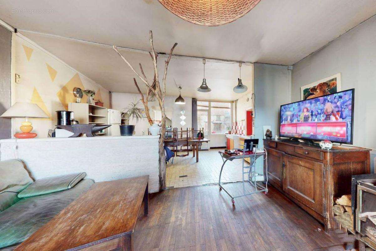 Appartement à SAINT-ETIENNE-DE-FURSAC