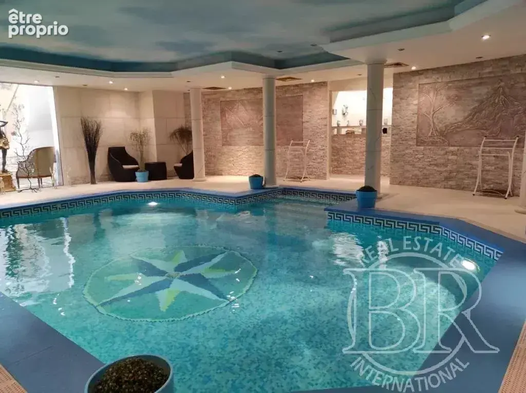 A Vendre NICE  Saint - Antoine Villa de 660  m² sur le terrain 4000  m² piscine extérieur , piscine intérieur, tennis - photo 13