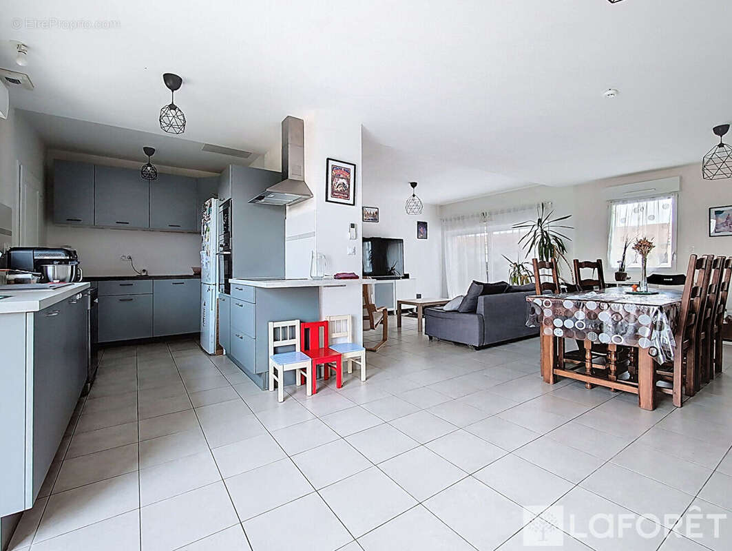 Maison à SAINT-GEORGES-DES-GARDES