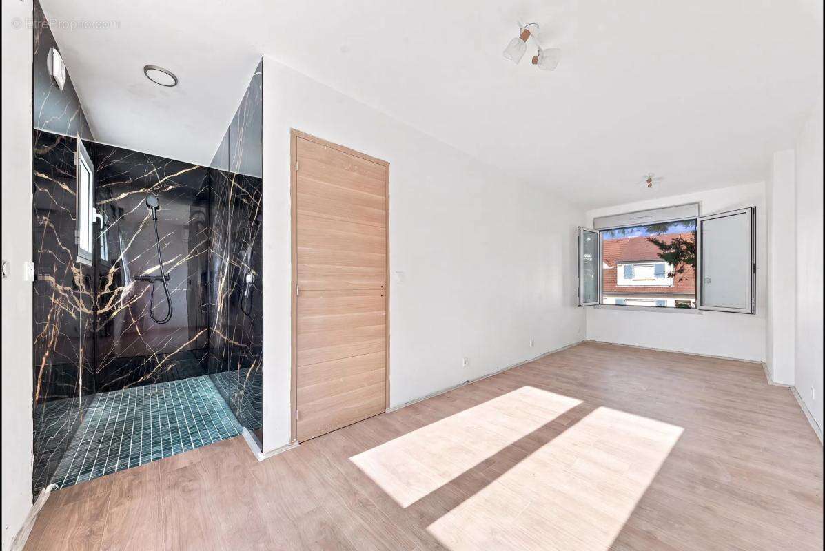 Maison de 7 pièces de 150 m² à Villejuif - photo 11