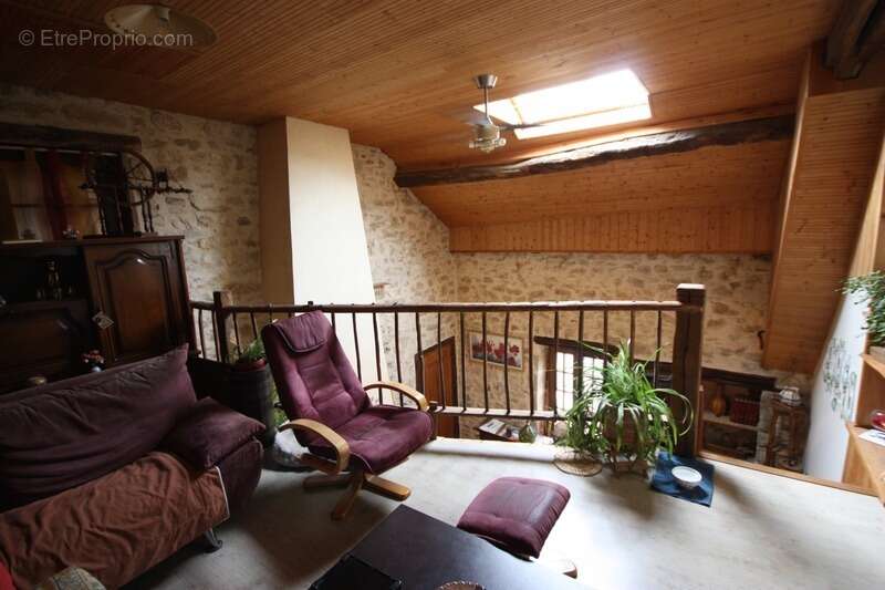 Maison en pierres à vendre 7 pièces de 168 m² à MARIGNIEU (01) plus sous-sol - photo 17