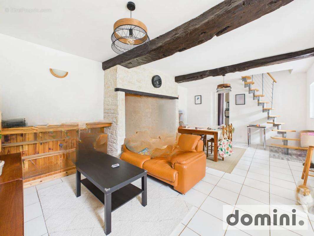 Maison à LA ROCHE-DERRIEN