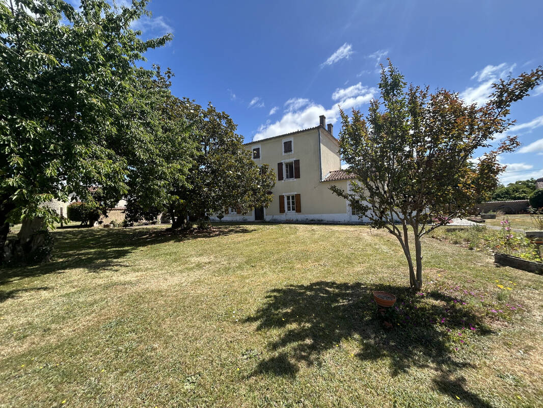 Maison à CHASSENEUIL-SUR-BONNIEURE