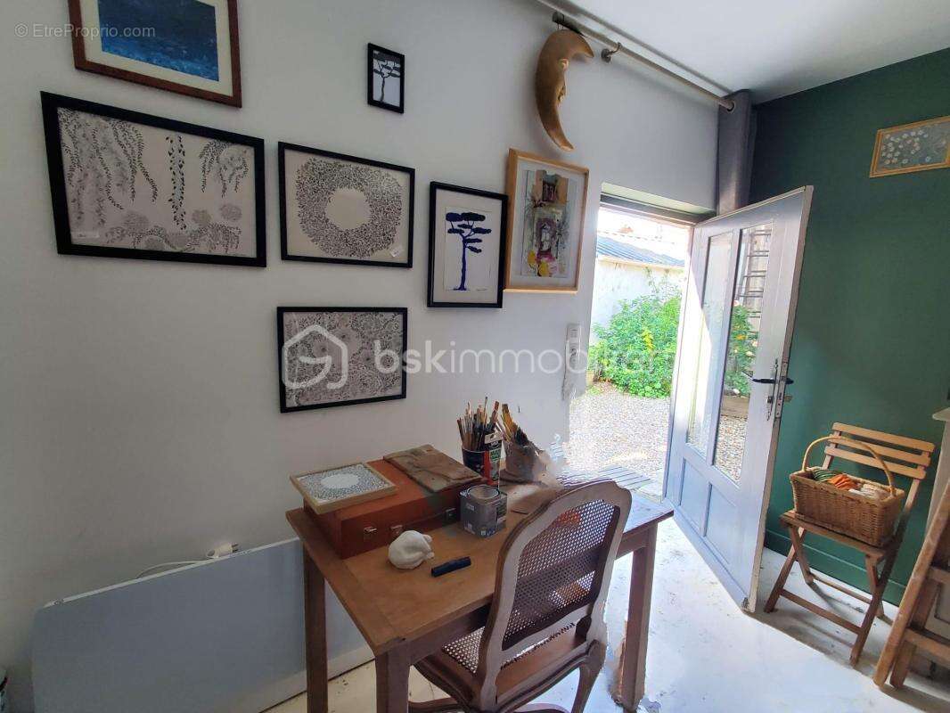 Bien RARE - Maison au Cœur du village de Cormeilles avec espace extérieur - photo 7