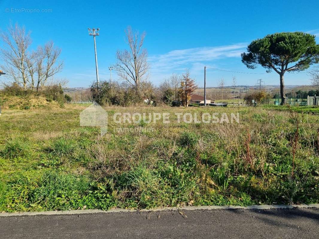 Terrain à MONTGISCARD