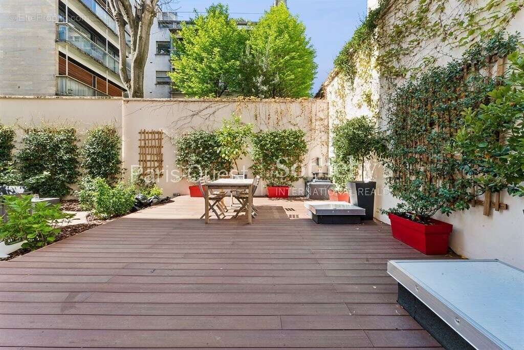 Appartement à NEUILLY-SUR-SEINE