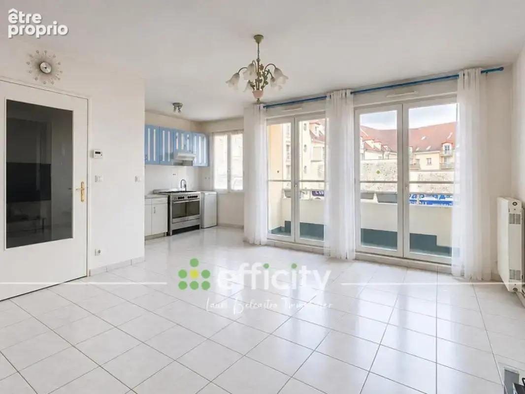 Appartement à BRIE-COMTE-ROBERT