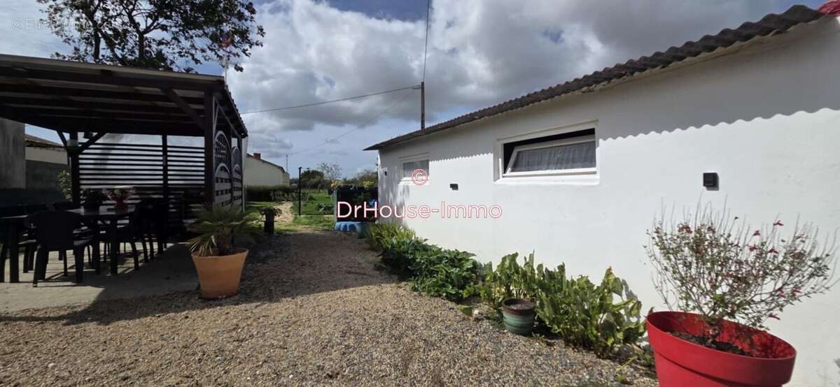 Maison à CHAMPAGNE-LES-MARAIS