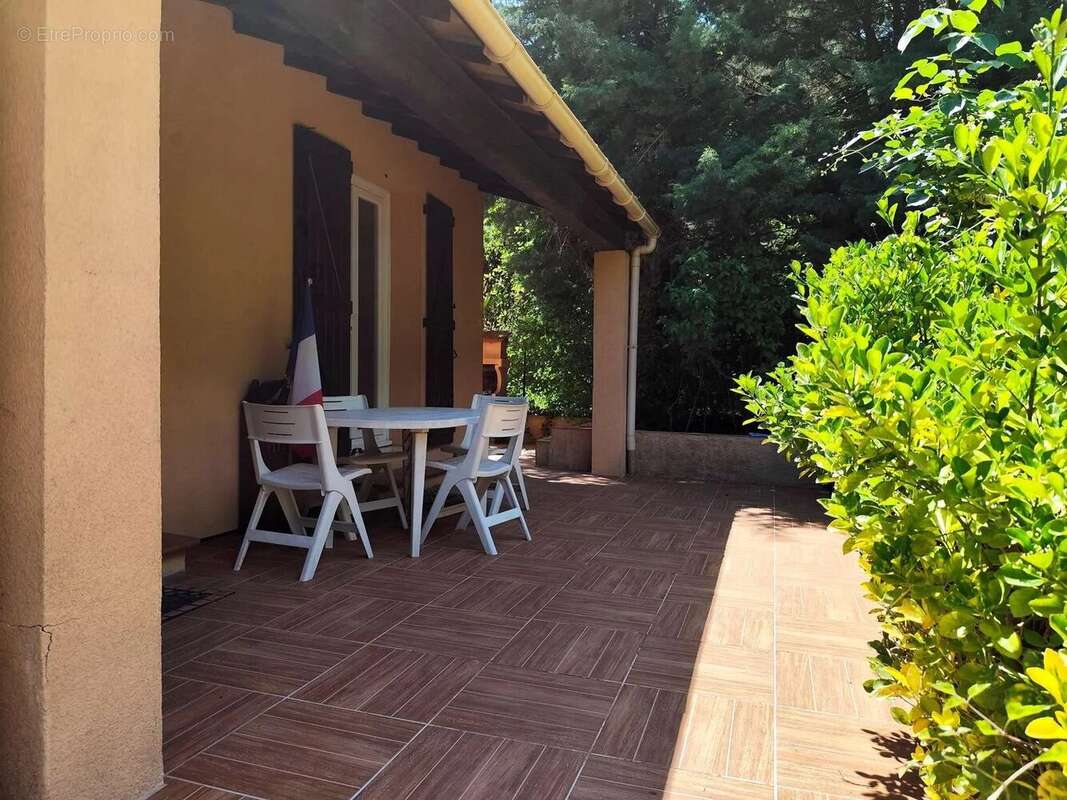 Maison à TOUET-SUR-VAR