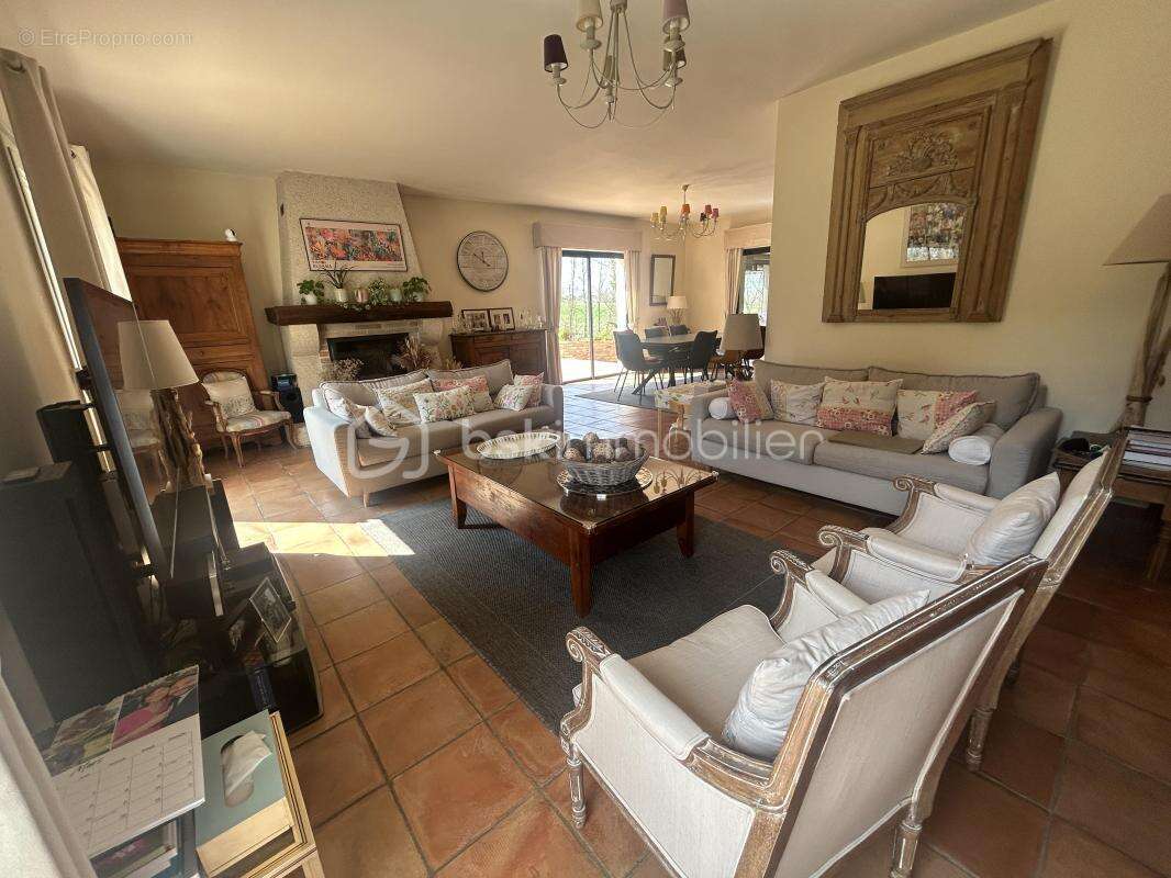 Belle maison plain pied - 4/5 chambres - veranda - piscine - terrain - photo 6