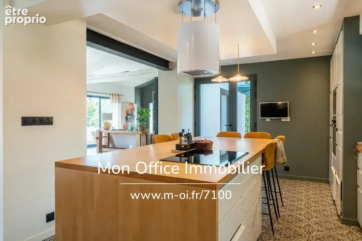 Référence : 7295-NGU - Maison 9 pièces - Piscine - village à pied - calme - 276m2 - photo 11