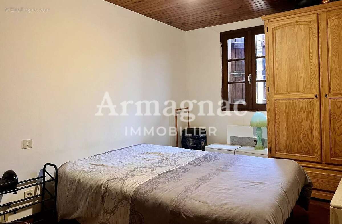 Maison à VIC-FEZENSAC