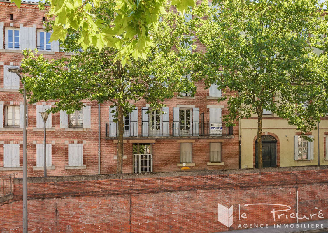 Albi centre , Appartement T2 traversant avec deux balcons, ascenseur et cellier - photo 2
