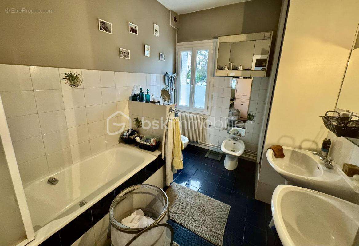 Maison à SAINT-CYR-SUR-LOIRE