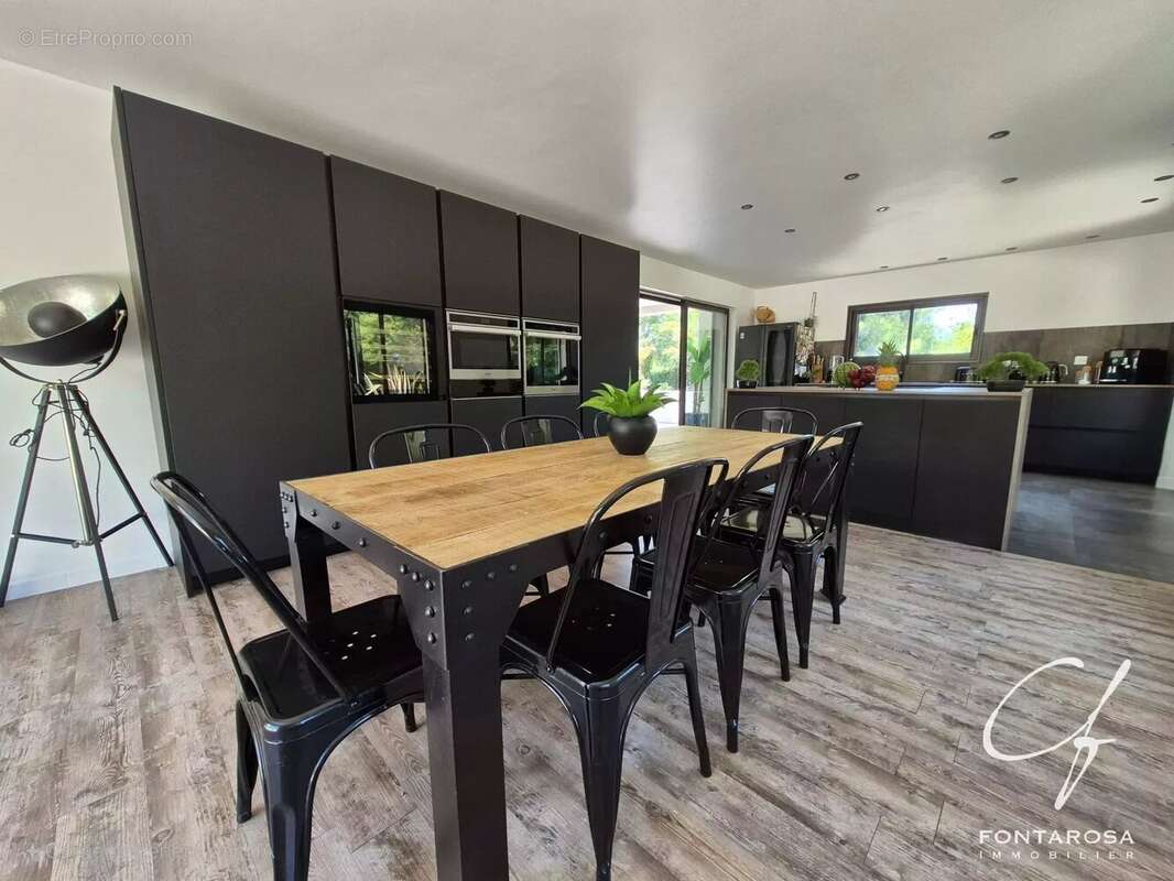 Maison à ROQUEBRUNE-SUR-ARGENS