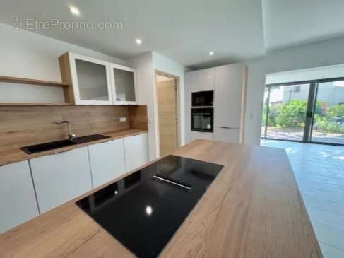 Appartement à ROQUEBRUNE-SUR-ARGENS