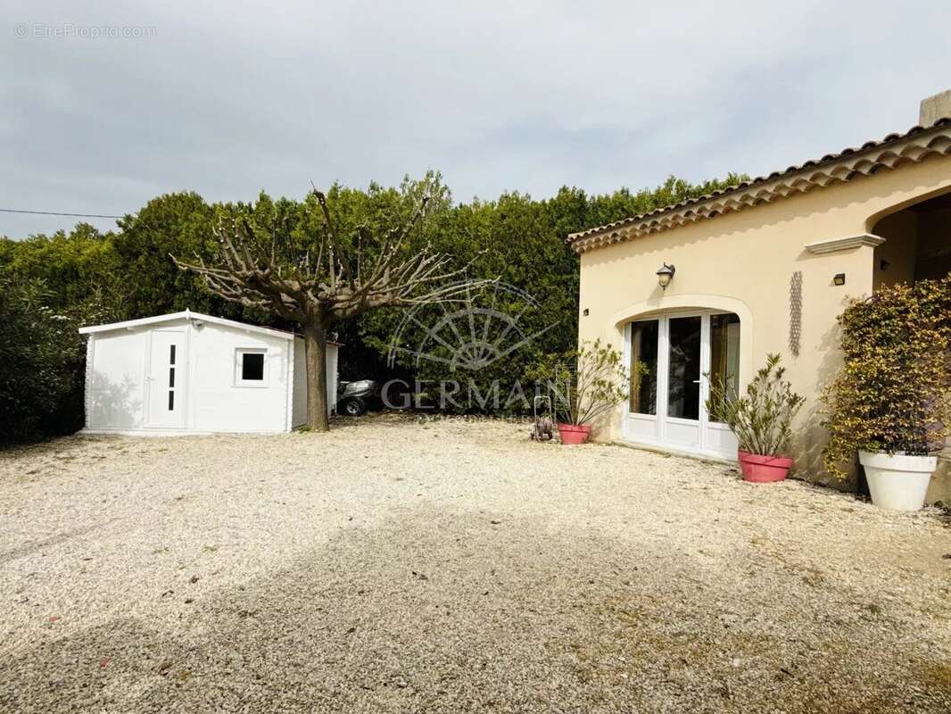 Maison à PERNES-LES-FONTAINES