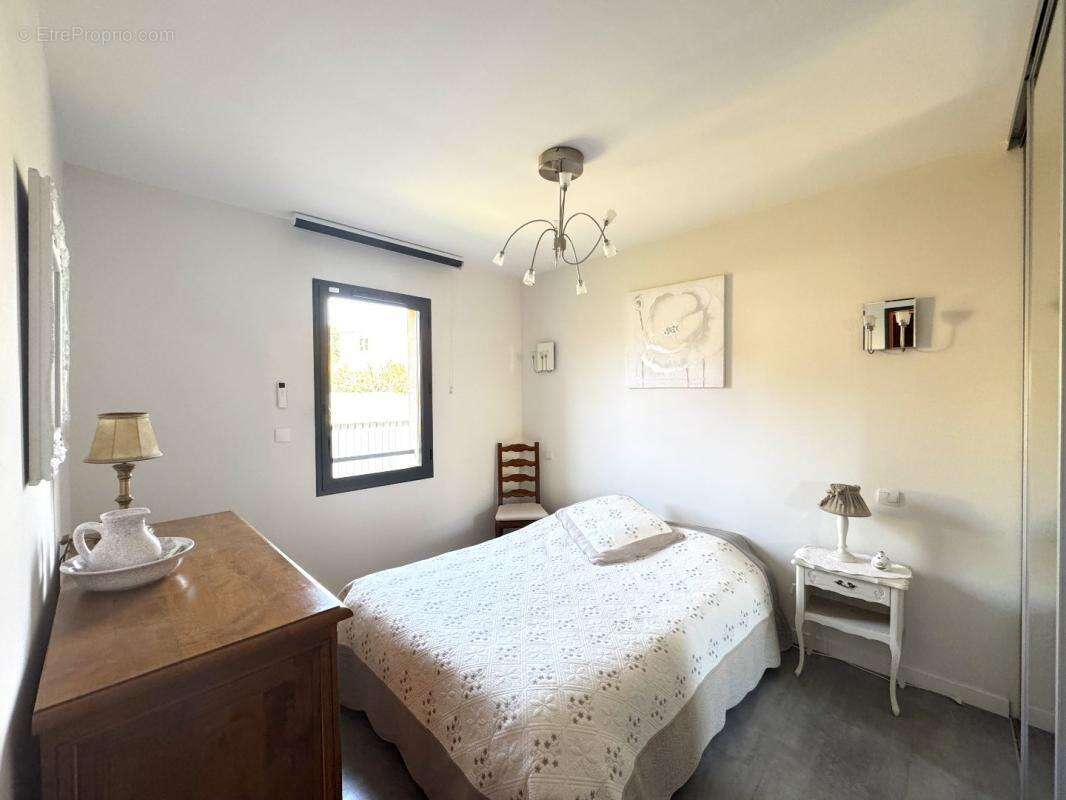 Maison à SAINT-LAURENT-DES-ARBRES