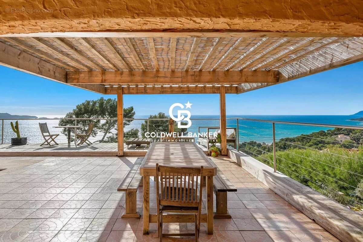 Maison à CARQUEIRANNE