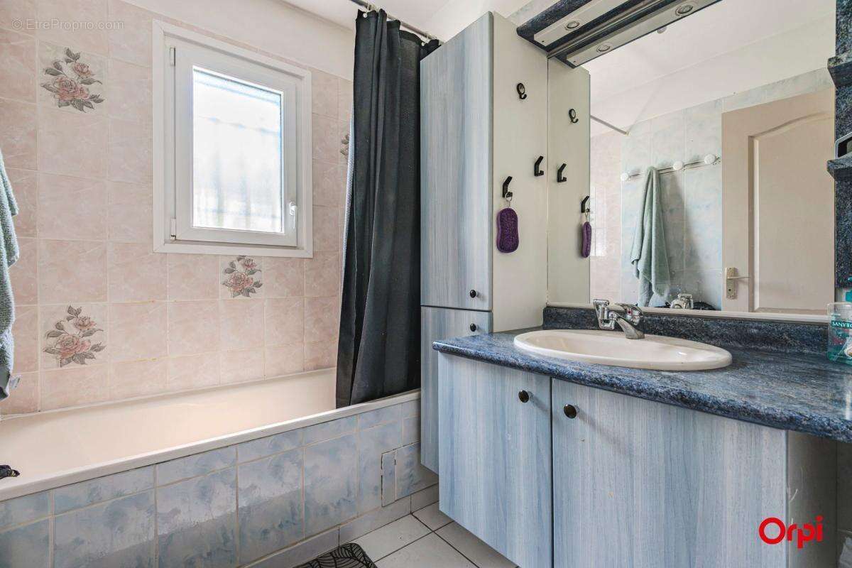 Maison de Plain Pied à Vendre avec Jardin, terrasse et Garage en sous-sol - photo 6