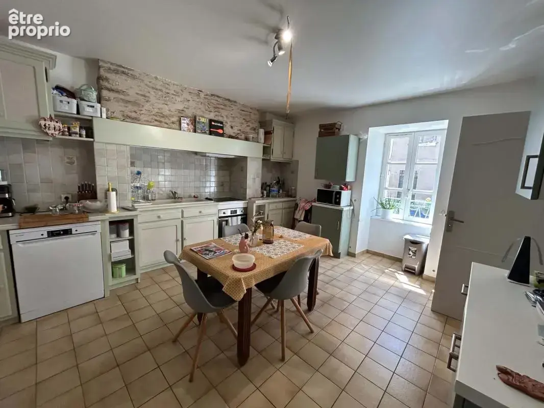 Maison 175 m² à Saint-Yrieix-La-Perche  - photo 4
