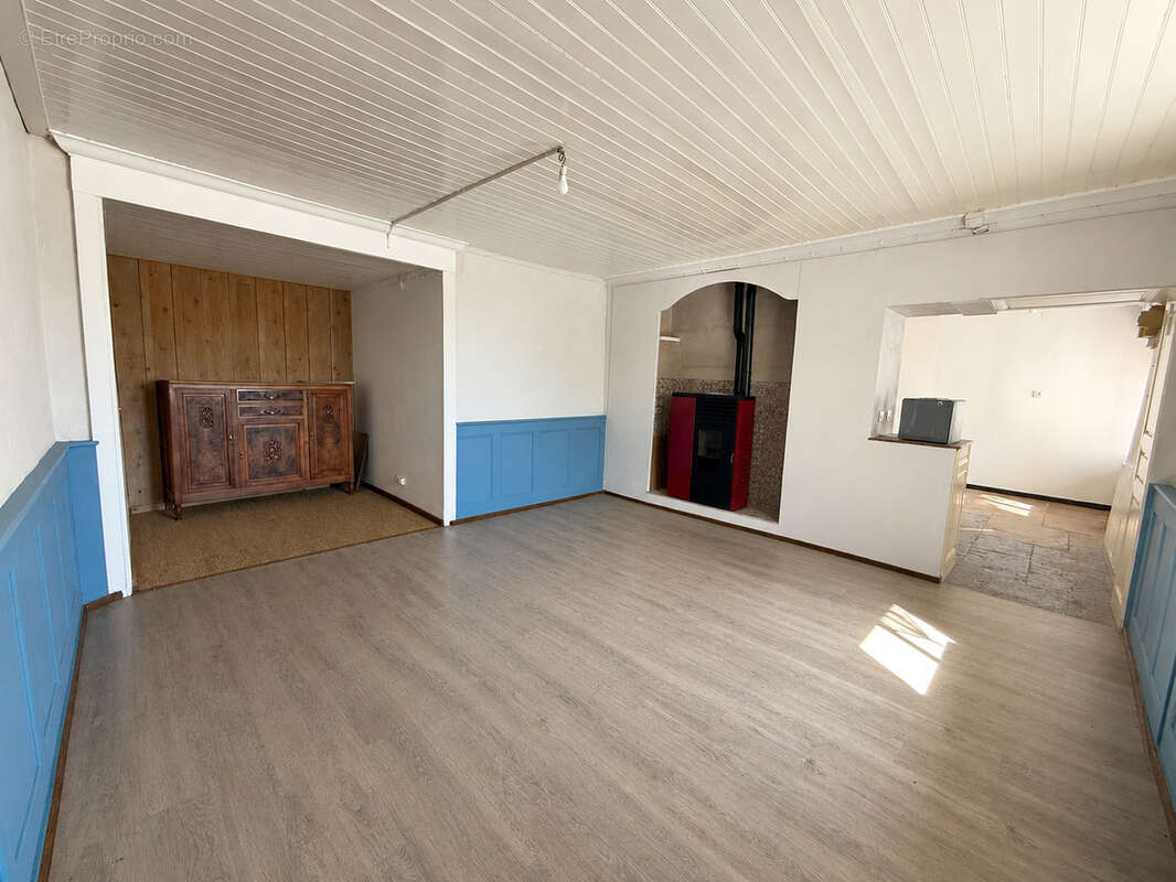 Maison mitoyenne d’un côté situé à LA GRANGE 25380 - photo 5