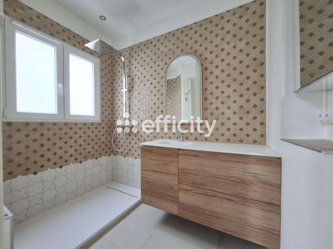 Appartement à PARIS-8E