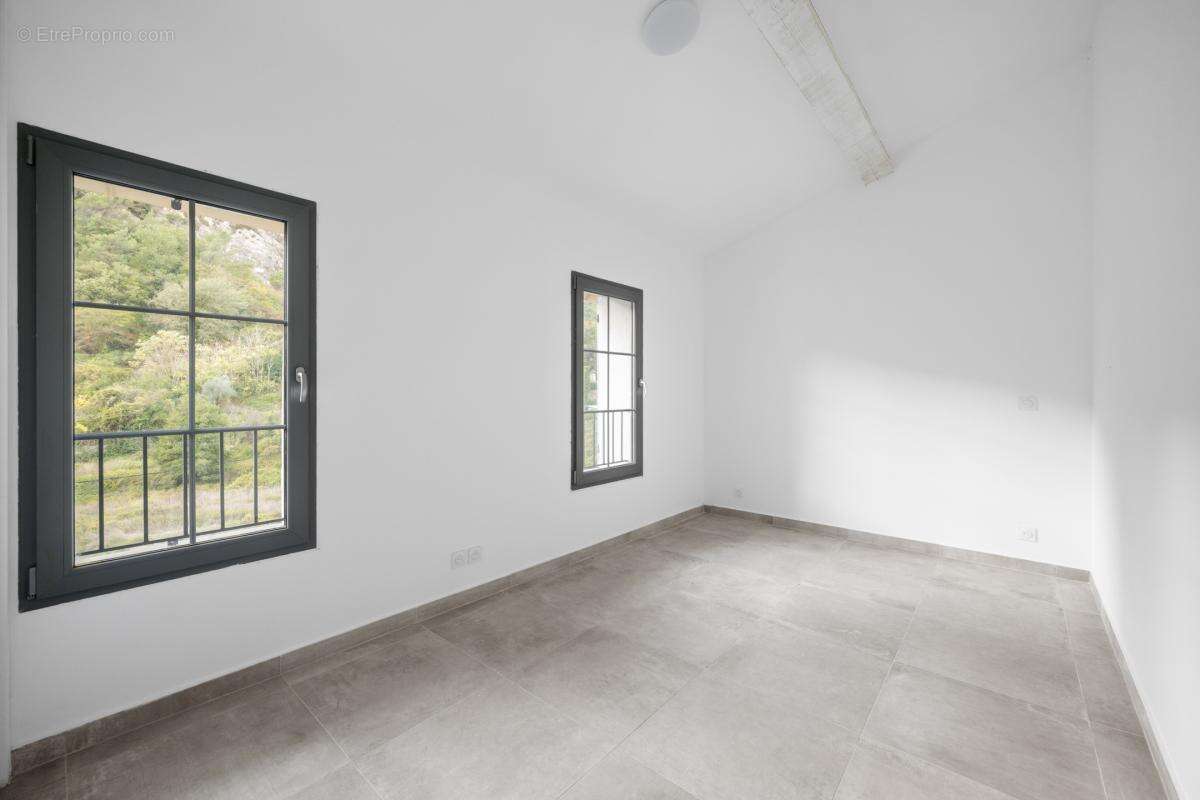 Appartement à TOURRETTE-LEVENS