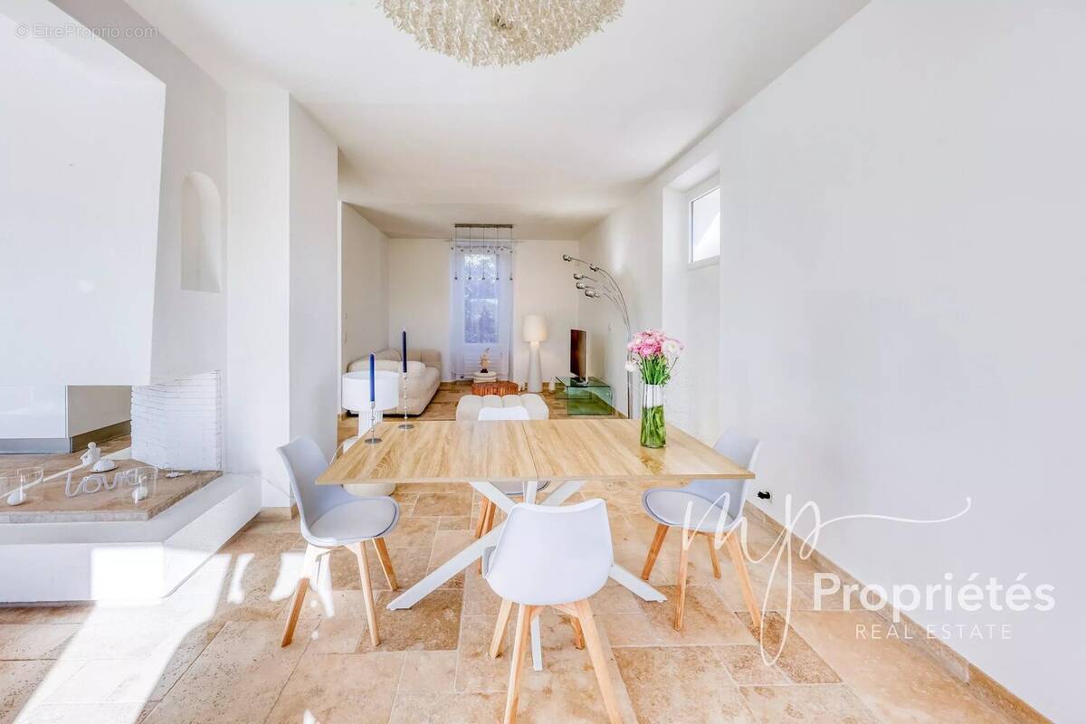 Maison à BORMES-LES-MIMOSAS