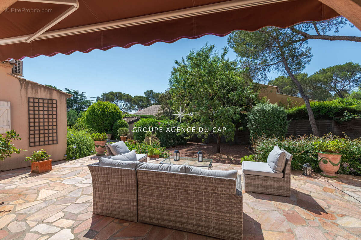 Villa familiale avec piscine à quelques pas de la mer et du centre de boulouris - photo 18