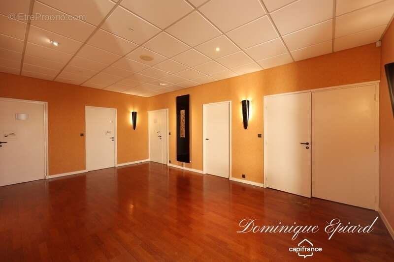 A VENDRE – Ensemble tertiaire prestations haut de gamme de plus 2 000 m² sur 9 000 m² – Niort - photo 11