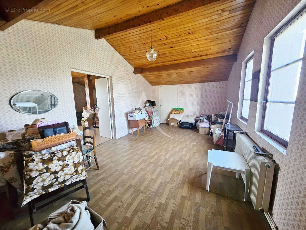 Maison à MONDONVILLE