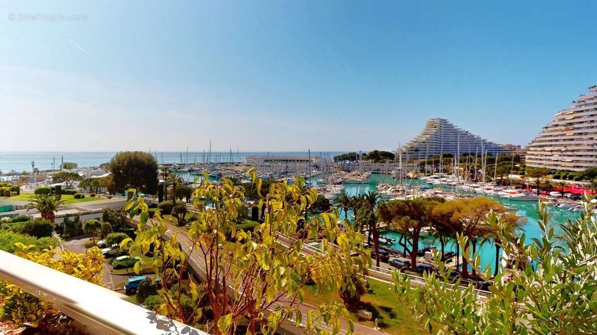Appartement à VILLENEUVE-LOUBET