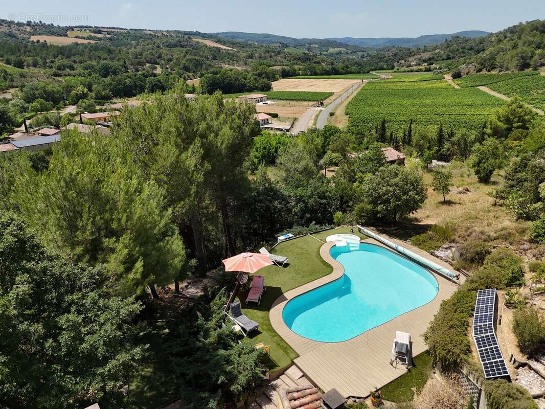 Villa de charme avec vue dégagée, piscine et plus de 1 hectare de terrain - photo 11