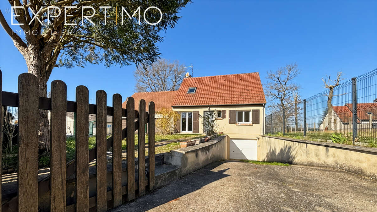 Maison à MORIGNY-CHAMPIGNY