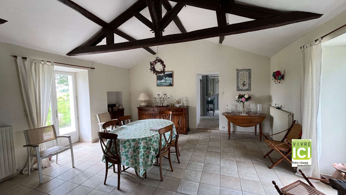 Maison à LA CHAPELLE-BASSE-MER