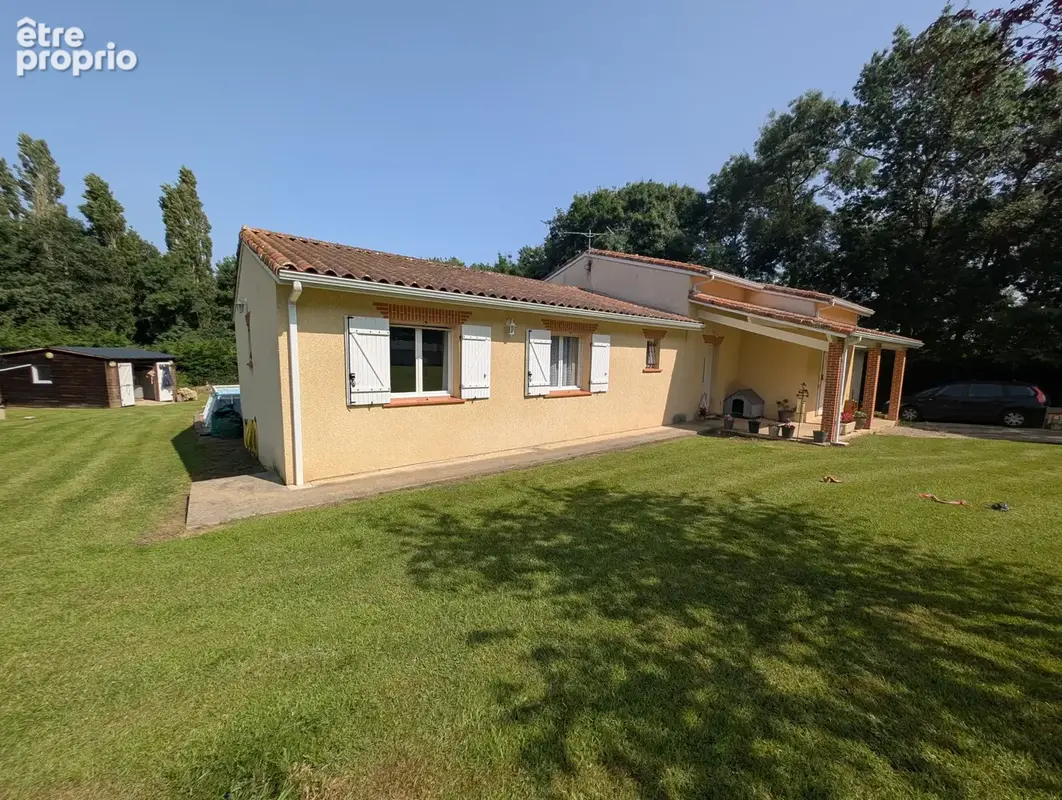 Photo Maison à Sainte-Foy-De-Peyrolieres au prix de 325 000€
