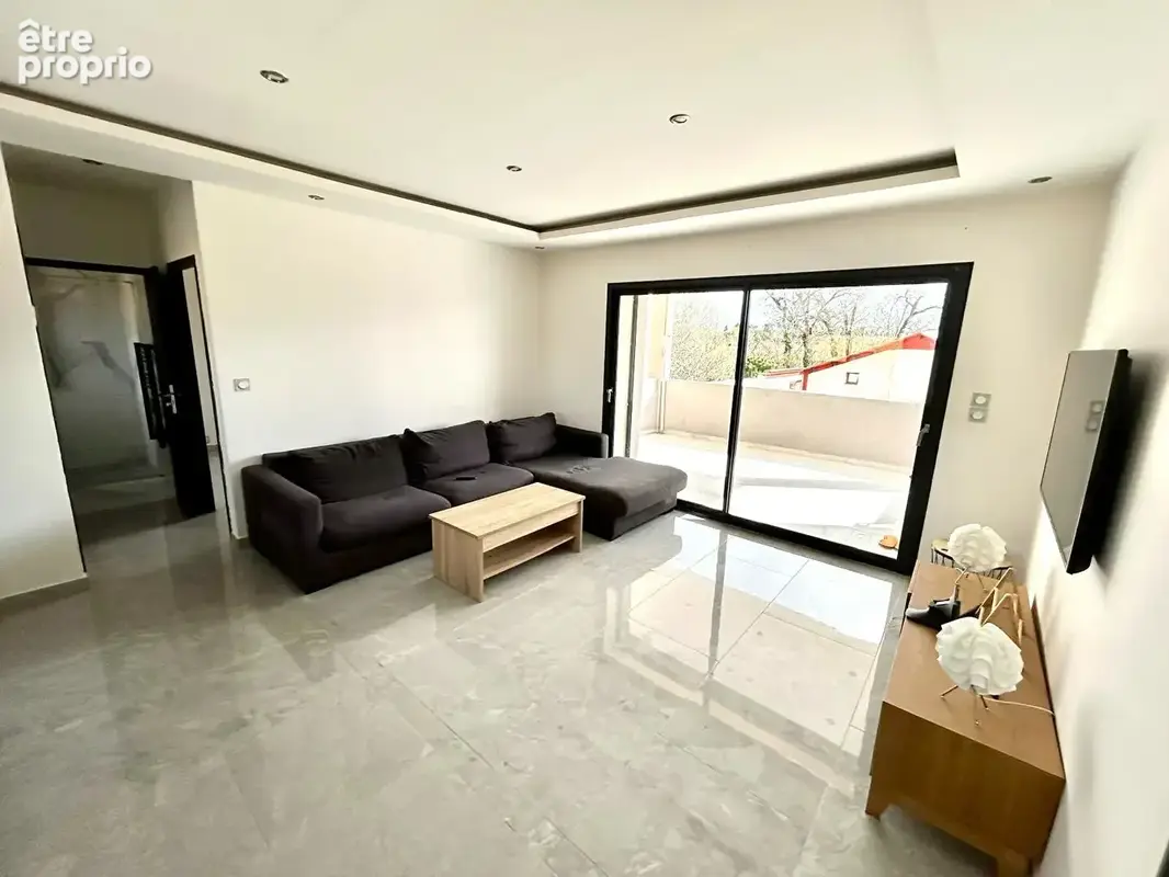 Appartement Type T2 avec terrasse, cave et place de parking privative sécurisée. - photo 6