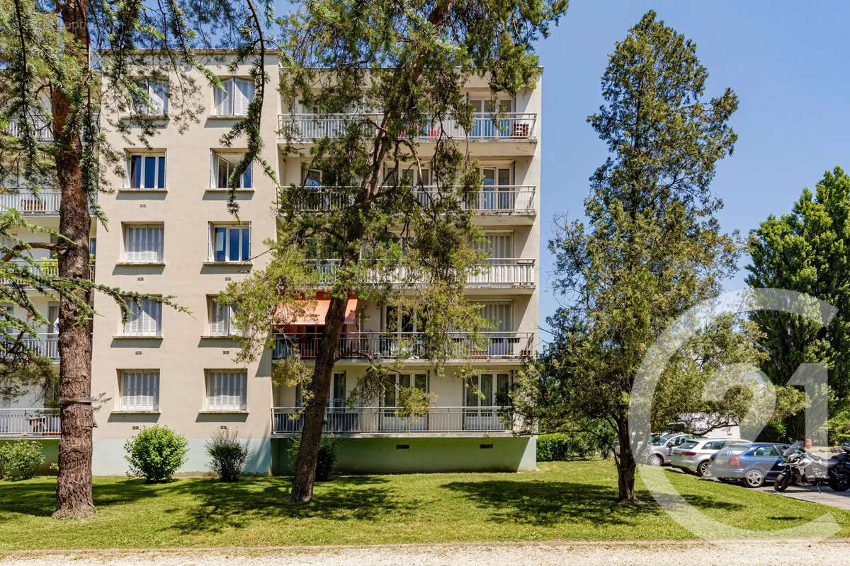 Appartement à SAINT-MARTIN-D'HERES