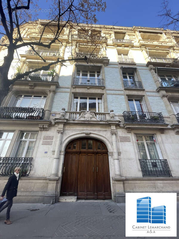 Appartement à PARIS-16E