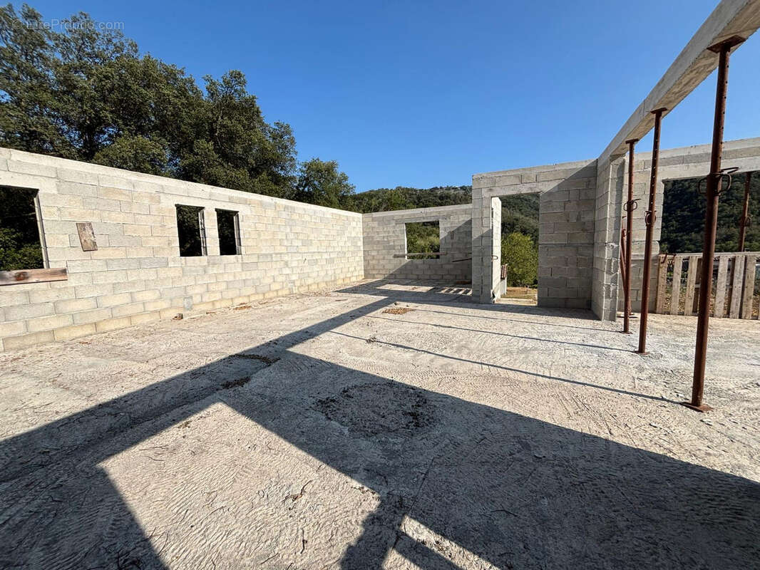 Peymeinade limite auribeau terrain de 3769 m2 avec permis pour maison plain-pied de 136 m2 a terminer et ruine - photo 13