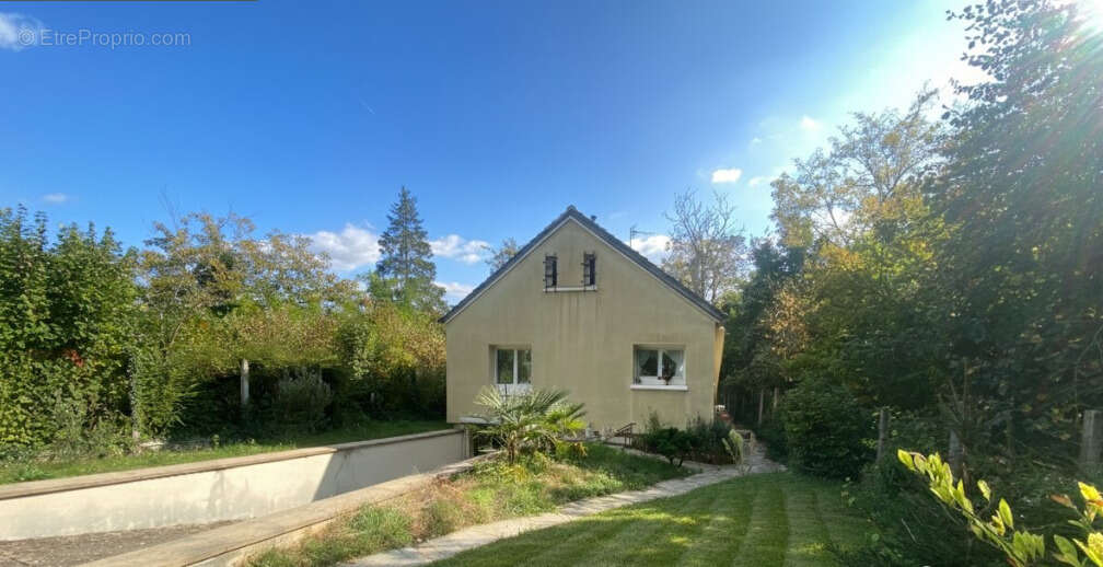 Maison à NANTEAU-SUR-ESSONNE