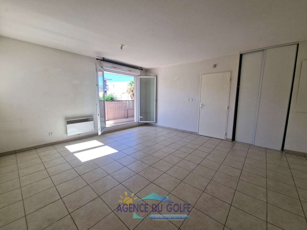 Type 2 récent avec grande terrasse et parking privé - photo 4