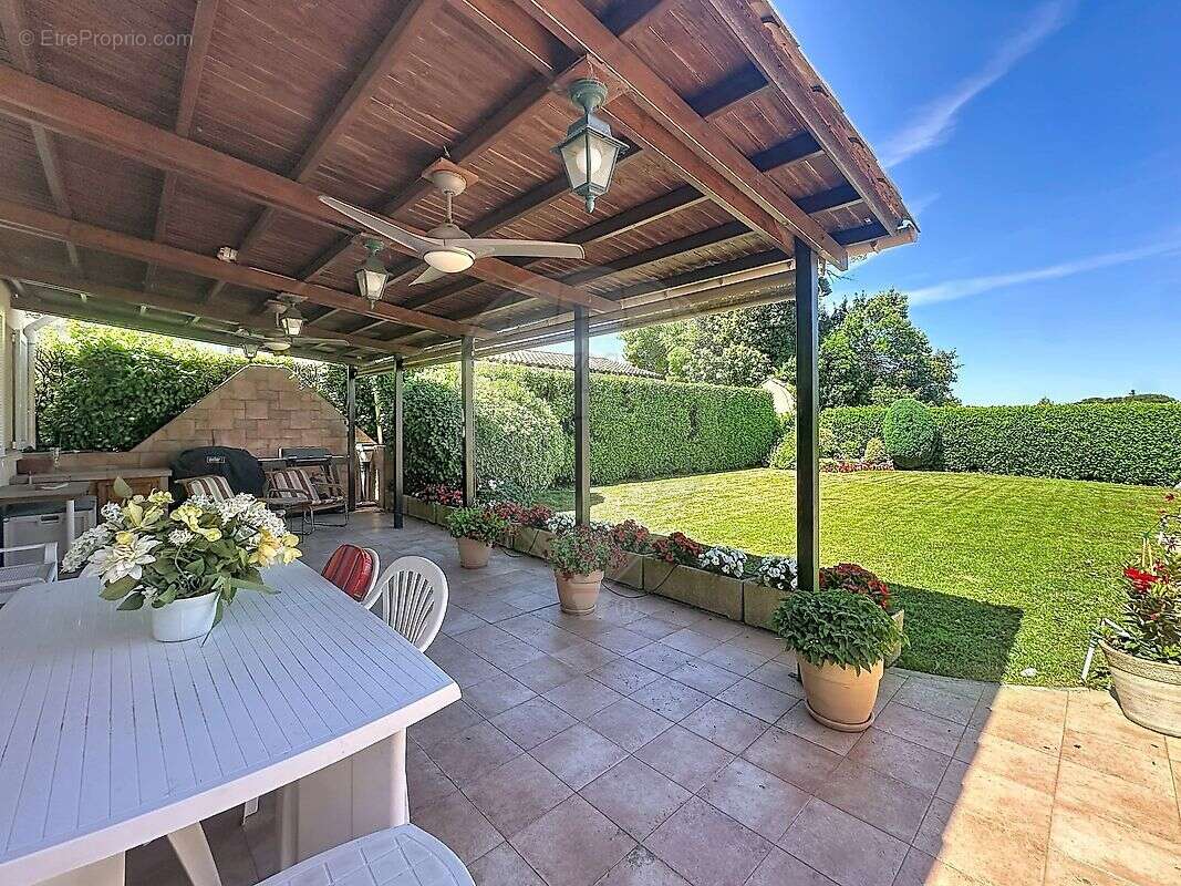 Maison à GARONS