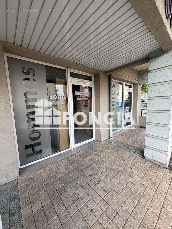 Commerce à LA TRONCHE