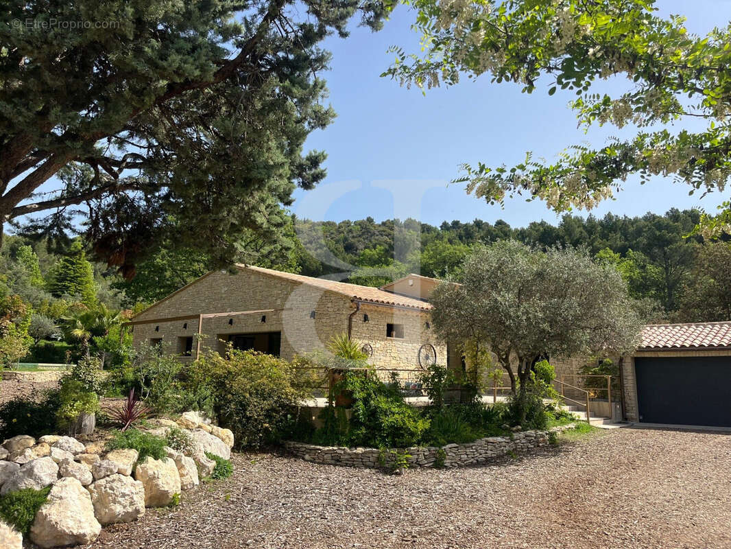 Maison à L'ISLE-SUR-LA-SORGUE