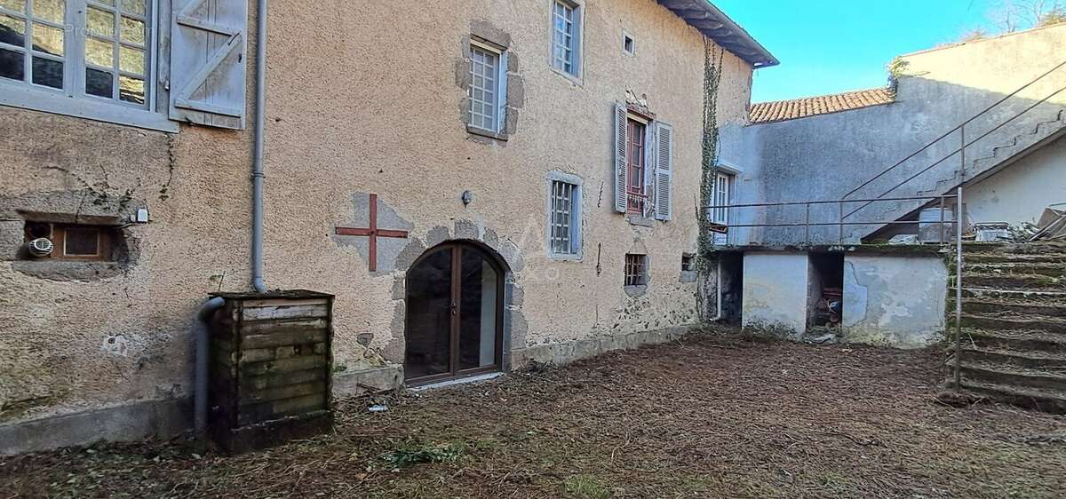 Maison à CONFOLENS